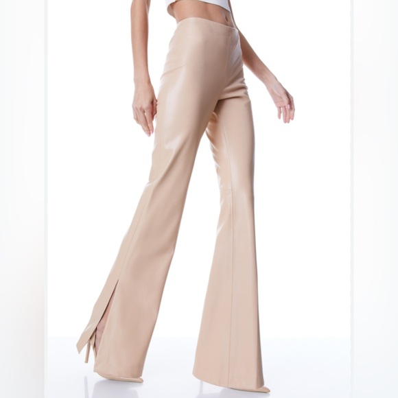 Alice‎ + Olivia Elegant Tan Women's faux leather Flared Pants B2 - Picture 1 of 7